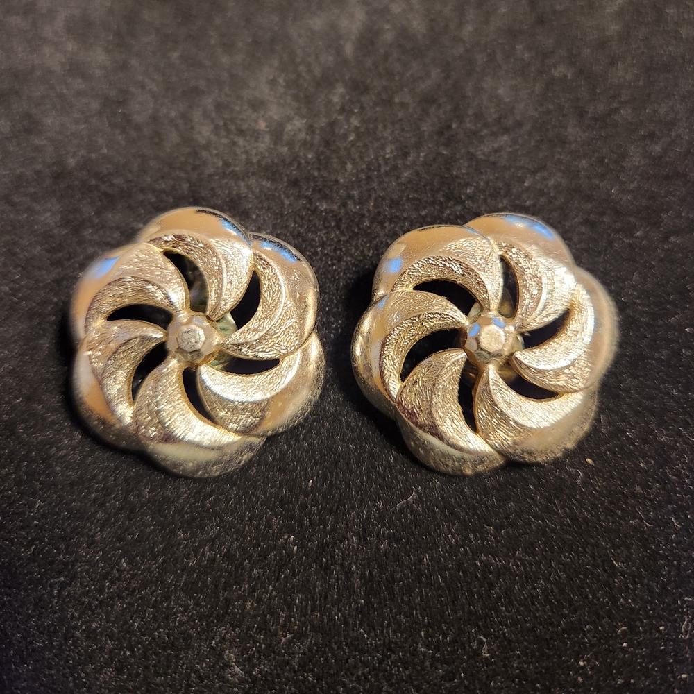 Vintage Monet Silver Swirl Clip-on Earrings